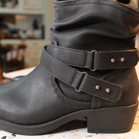 Torrid Slouch Boots Moto Grunge New with tag on bottom Faux Leather 8WW - Picture 7 of 13